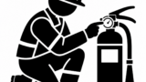 消火器の圧力ゲージを確認する作業員のアイコンのフリーアイコン・イラスト素材｜製造業向け無料ダウンロード